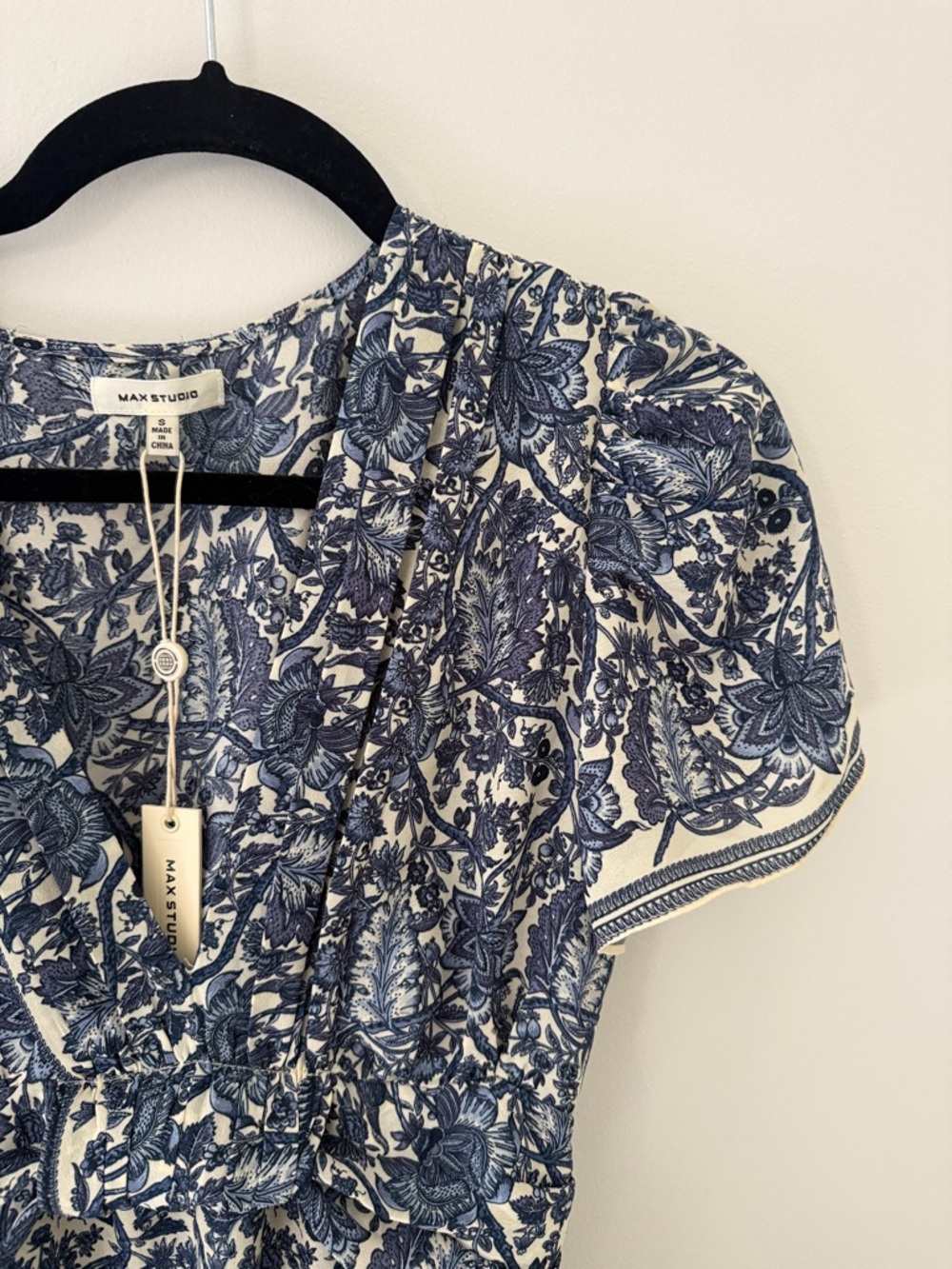NWT Max Studio Flowy Top - Picture 2 of 5